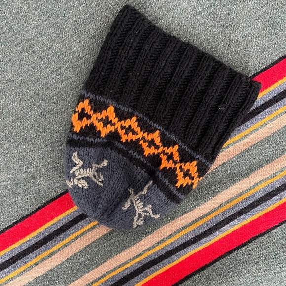 Rare knitted Arcteryx toque - Picture 2 of 3